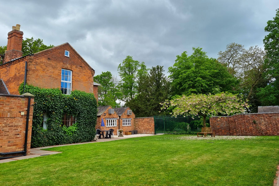 Secure-Garden Gated & walled secure garden